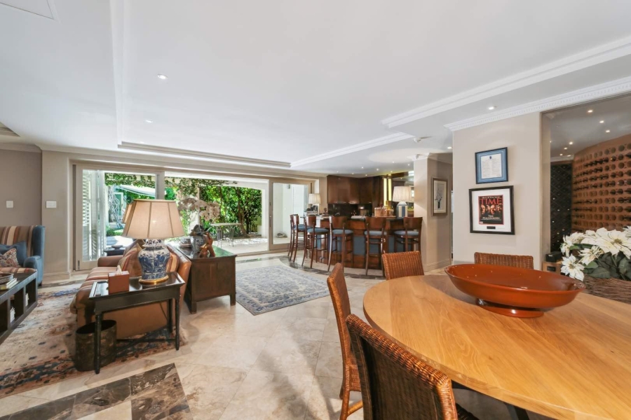 5 Bedroom Property for Sale in Fresnaye Western Cape